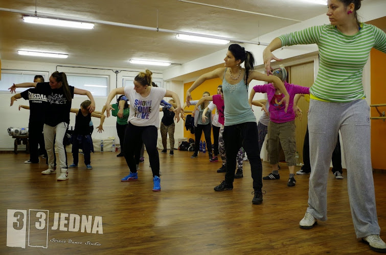 Logo 331 Dance Studio Olomouc & Praha