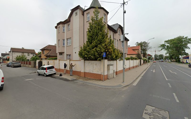 Logo Caterpillar Club S.r.o.