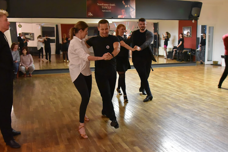 Logo Dance Studio Like