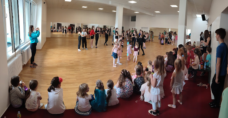 Logo Dance Studio Starlight - Taneční Studio