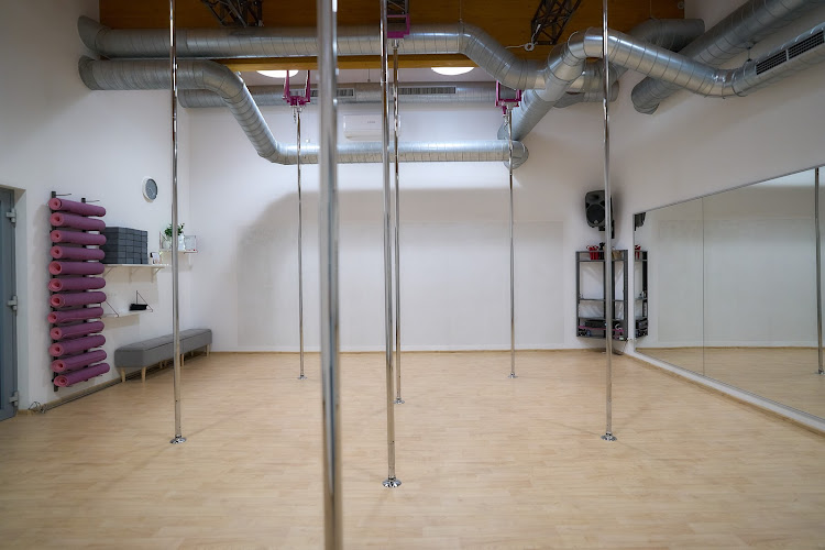 Logo Footloose Pole Dance Studio