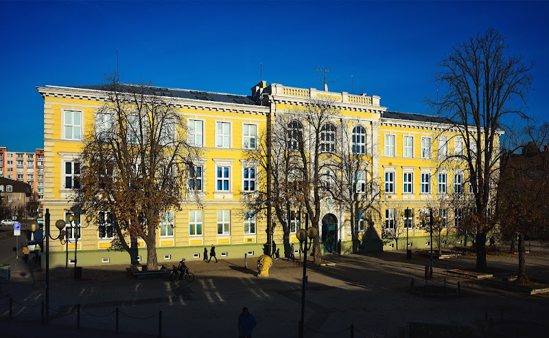 Logo Gymnázium A Jazyková Škola S Právem Státní Jazykové Zkoušky Břeclav