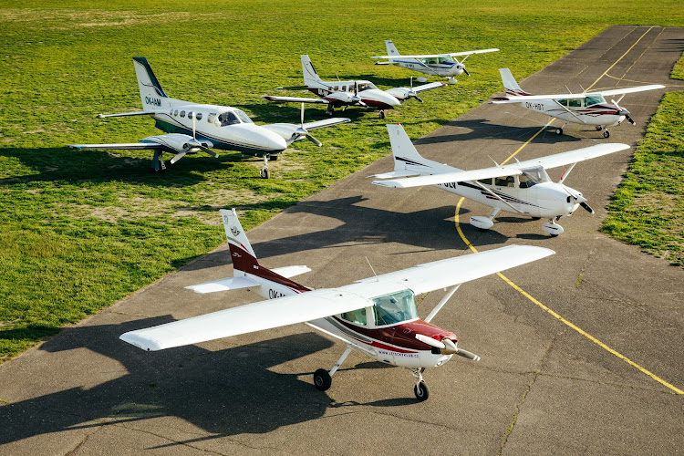 Logo Jetfortrip - Letecká Škola/Charterová Doprava