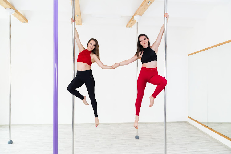 Logo Pole Story Studio