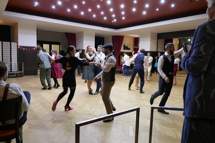 Logo Swingville, Z. S.