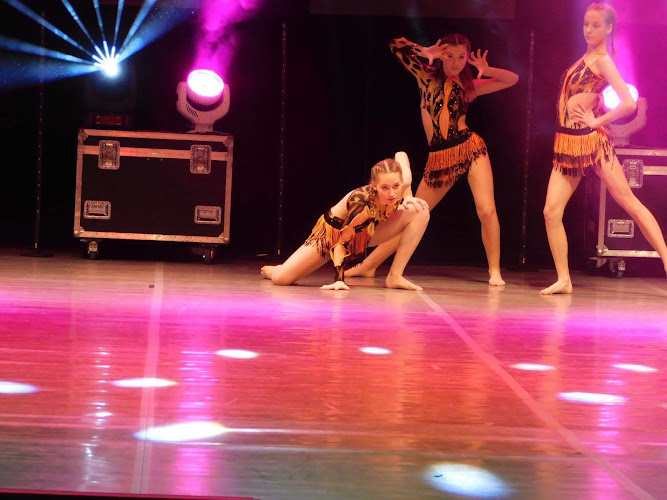 Logo Taneční Klub Crossdance Při 4. Zš Kolín, O.s.