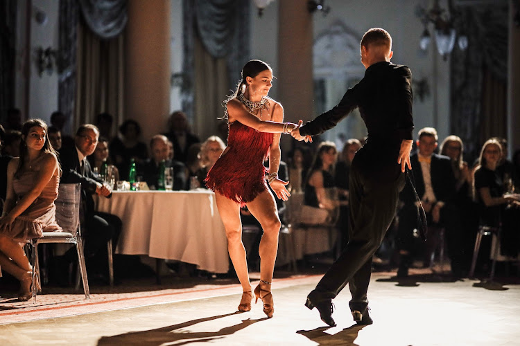 Logo Taneční Škola Manželů Horákových Karlovy Vary