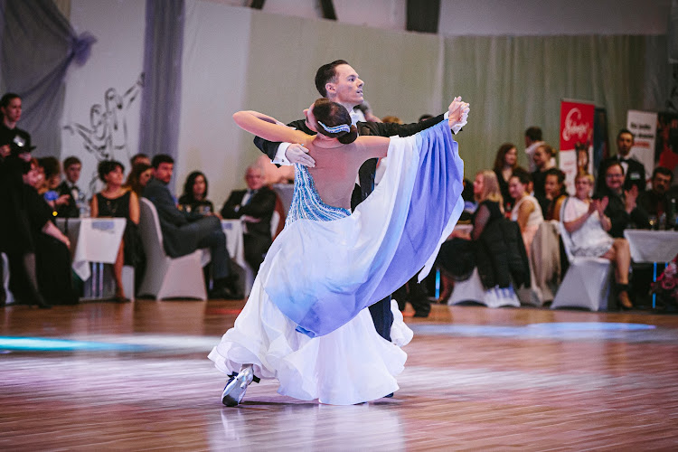 Logo Taneční Škola Stanke Kolín