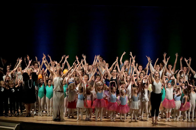 Logo Taneční Studio Fontána Karlovy Vary - Tanec A Jóga