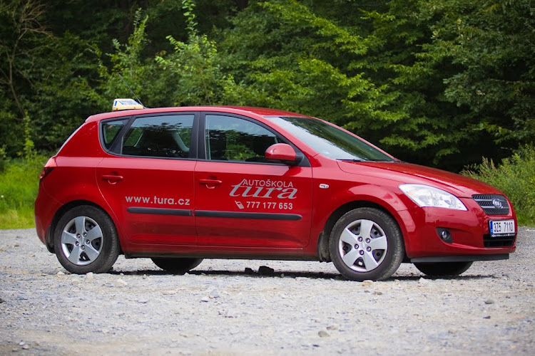 Logo Tura Autoškola