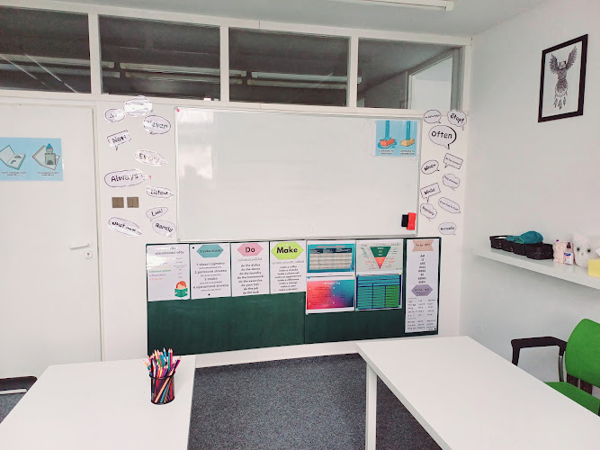 Logo Učíme Jinak S.r.o.