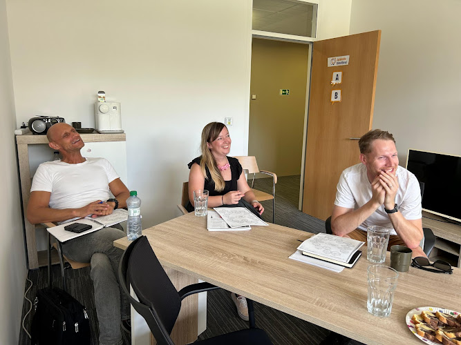 Logo Víkendové Kurzy Angličtiny Pardubice